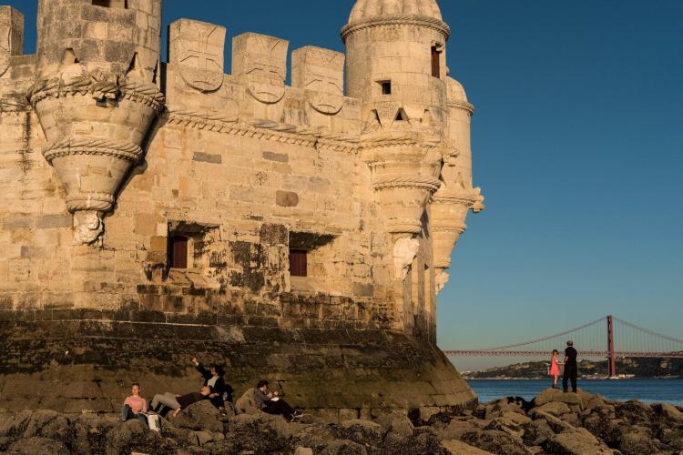 merlin_136339158_affdbfaa-6cbb-43f3-8ff7-5ee3f3a1f2d8-superJumbo