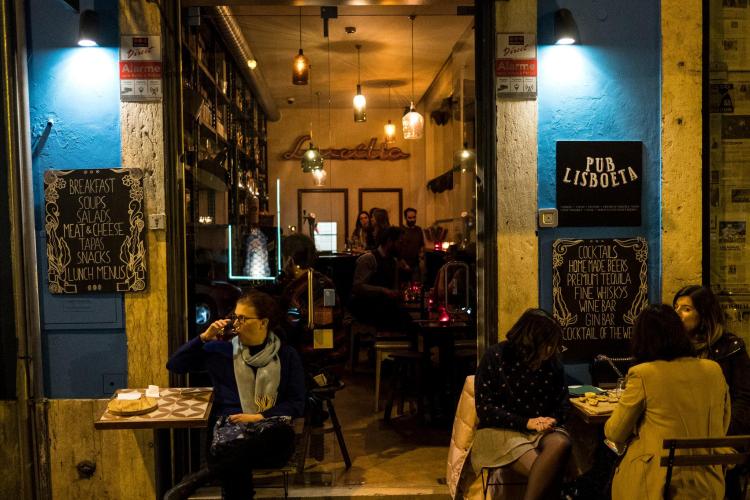 merlin_136339746_399a439c-a4d5-43dd-a002-da00b3544259-superJumbo